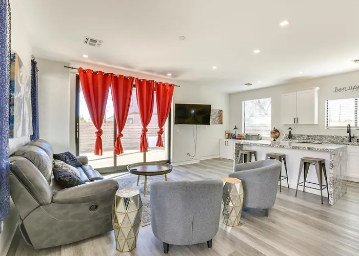 2 Mi To Dtwn Phoenix: Sleek W/ Fenced Yard! * Phoenix