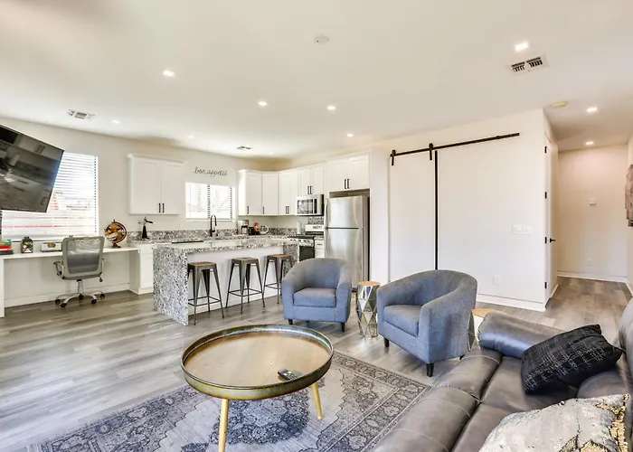 Apartamento 2 Mi To Dtwn Phoenix: Sleek W/ Fenced Yard! Phoenix