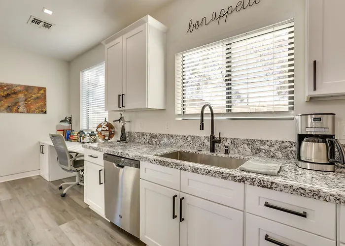 Apartamento 2 Mi To Dtwn Phoenix: Sleek W/ Fenced Yard! Phoenix