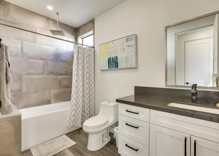 2 Mi To Dtwn Phoenix: Sleek W/ Fenced Yard! * Phoenix