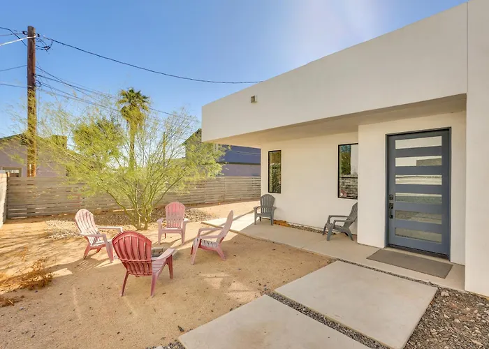 2 Mi To Dtwn Phoenix: Sleek W/ Fenced Yard! *