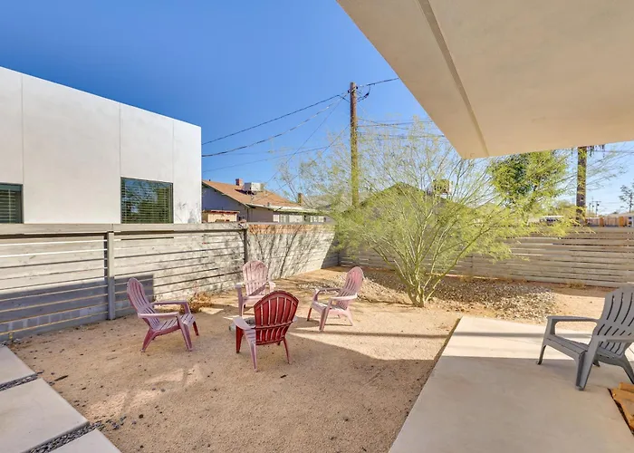 Apartamento 2 Mi To Dtwn Phoenix: Sleek W/ Fenced Yard!