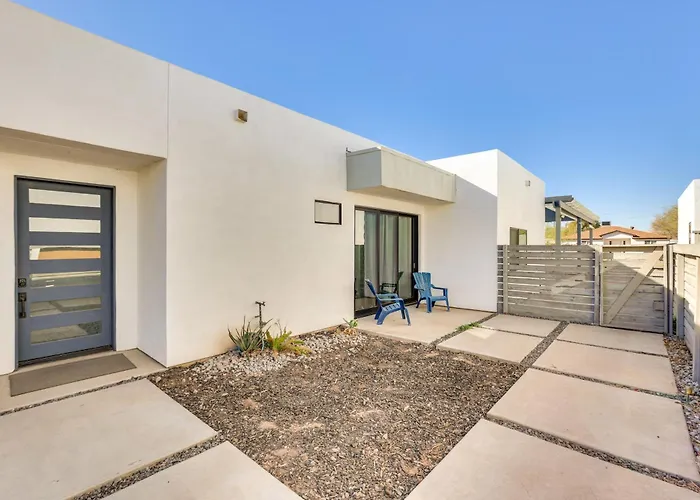 Apartamento 2 Mi To Dtwn Phoenix: Sleek W/ Fenced Yard! Phoenix